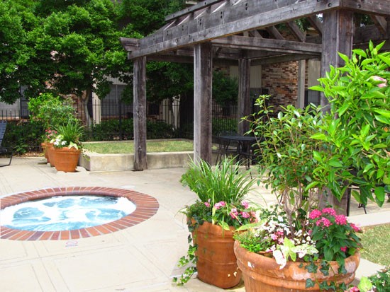 Colonial Plaza Apartments